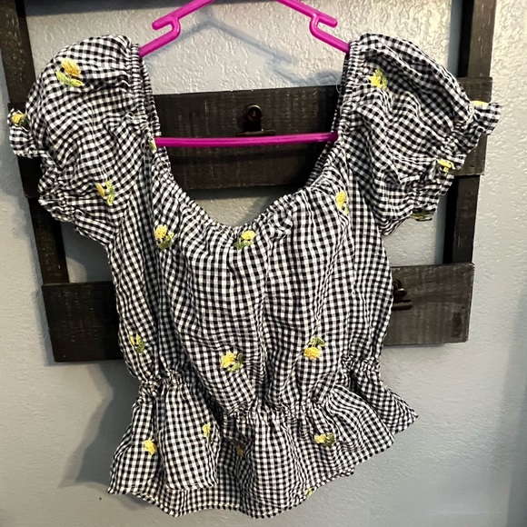 Forever21 Off the Shoulder Top - Picture 4 of 6